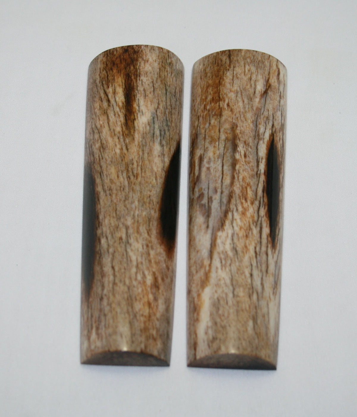 NB105LT17  Giraffe Bone Scales