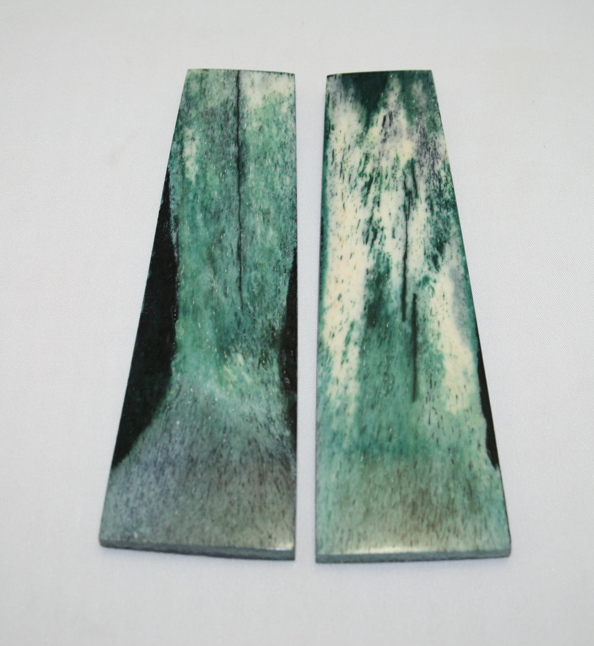 NB105LT18  Giraffe Bone Scales