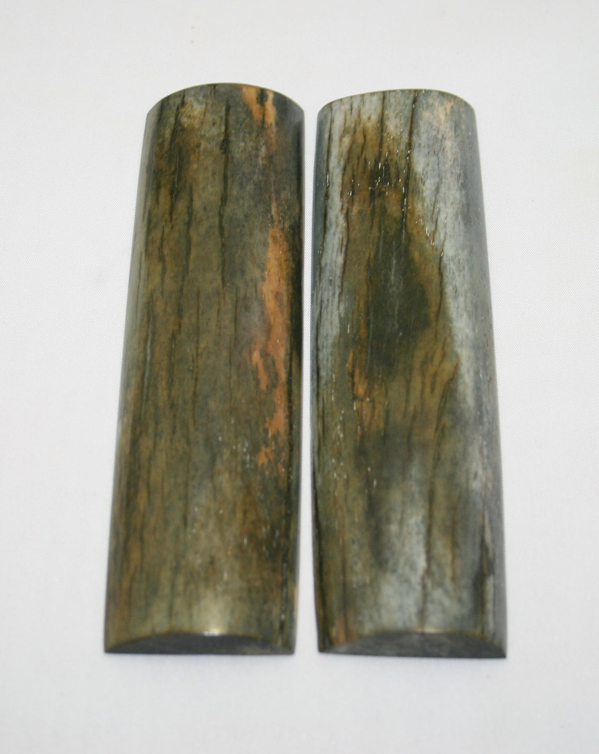 NB105LT25  Giraffe Bone Scales