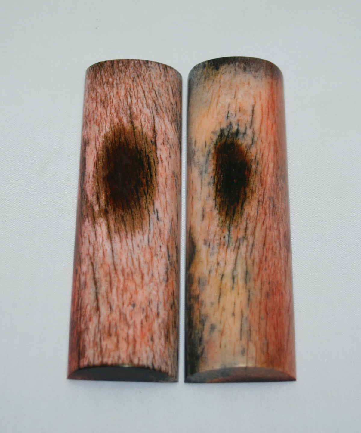 NB105LT29  Giraffe Bone Scales