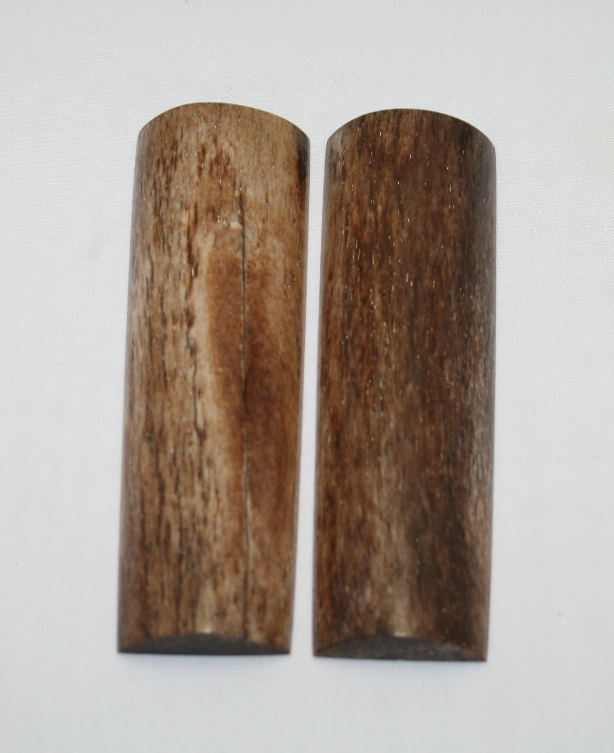 NB105LT2  Giraffe Bone Scales