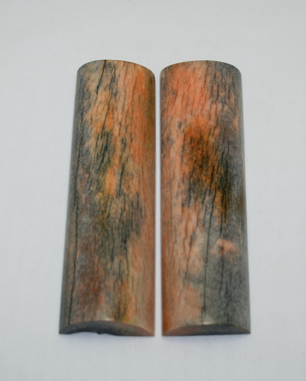 NB105LT32  Giraffe Bone Scales