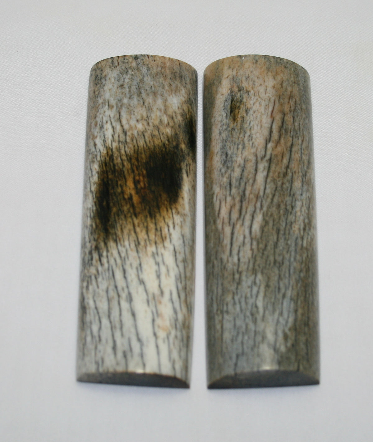 NB105LT37  Giraffe Bone Scales