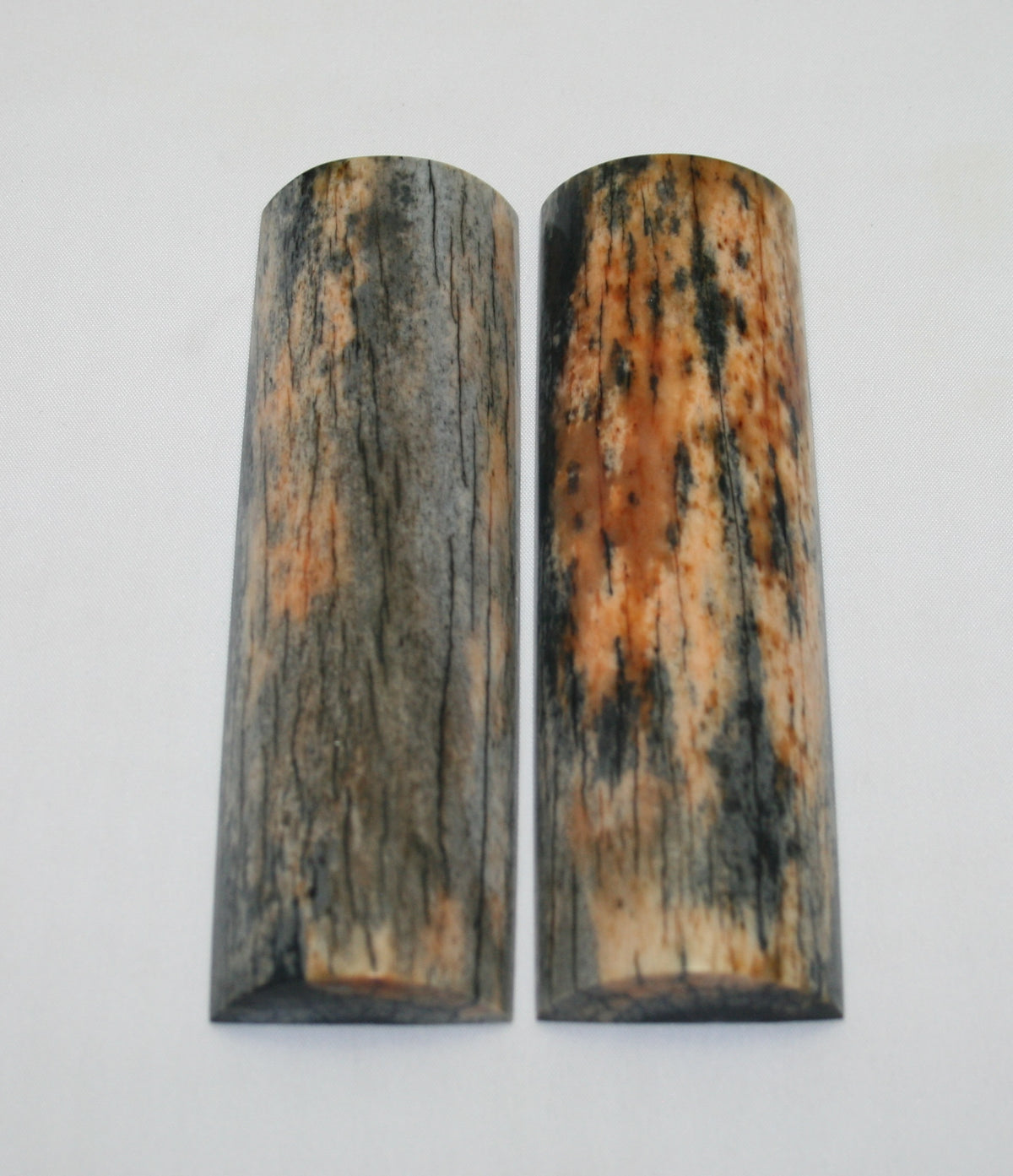 NB105LT40  Giraffe Bone Scales