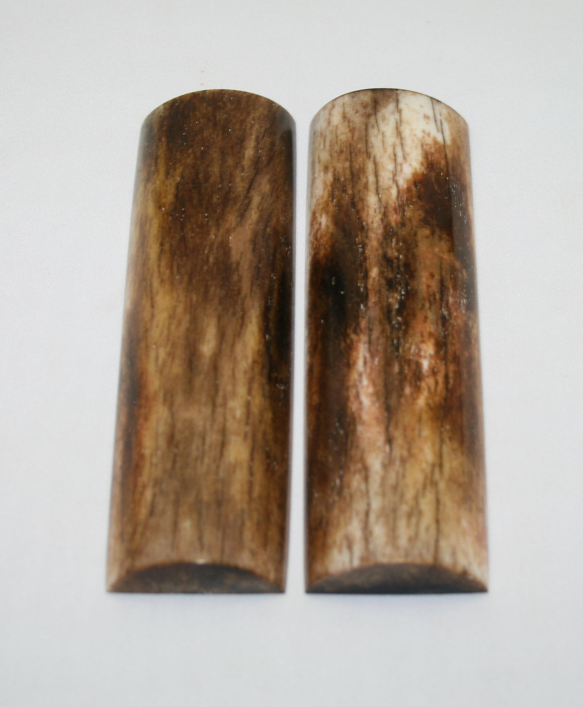 NB105LT47  Giraffe Bone Scales