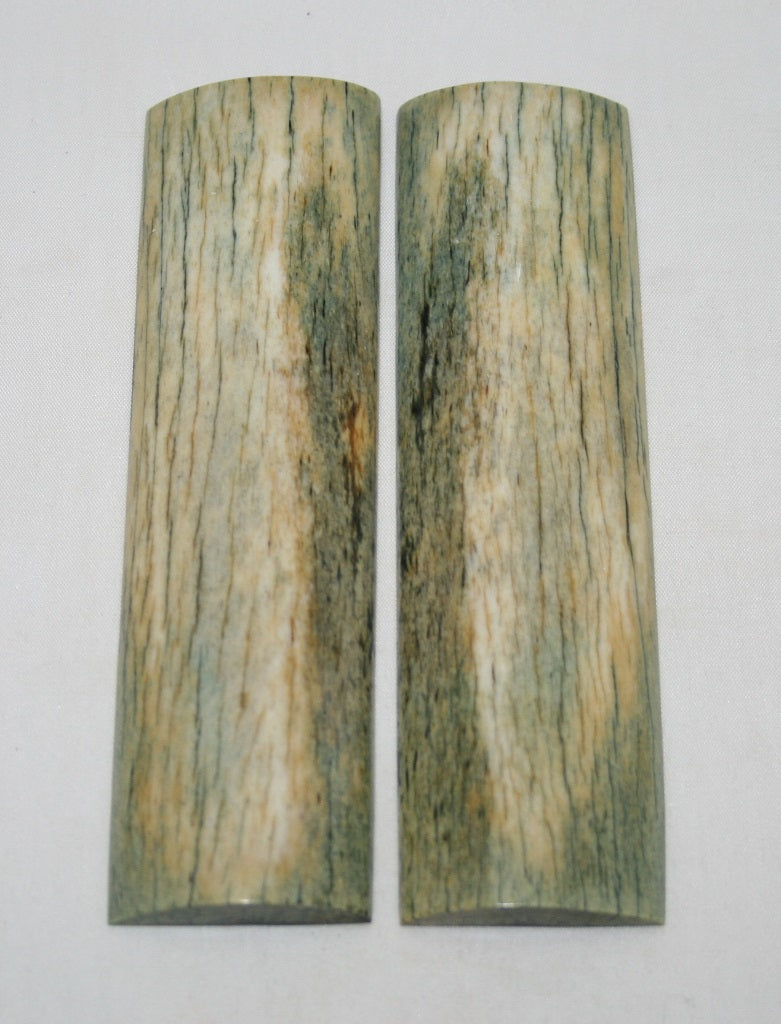 NB105L52  Giraffe Bone Scales