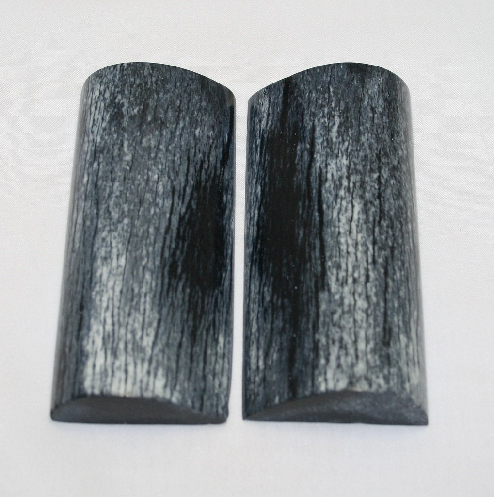 NB105MJ114  Giraffe Bone Scales