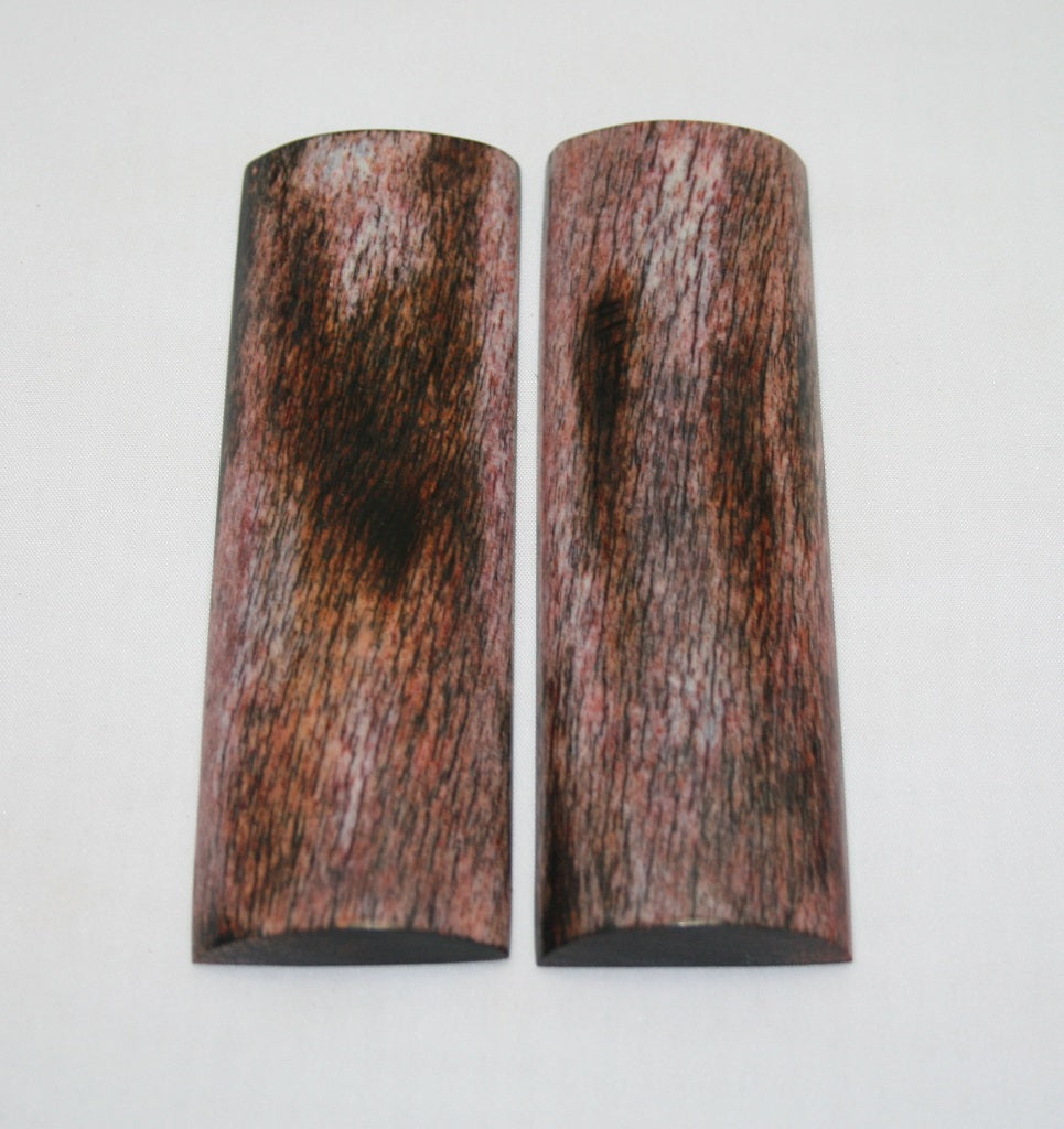 NB105MJ65  Giraffe Bone Scales