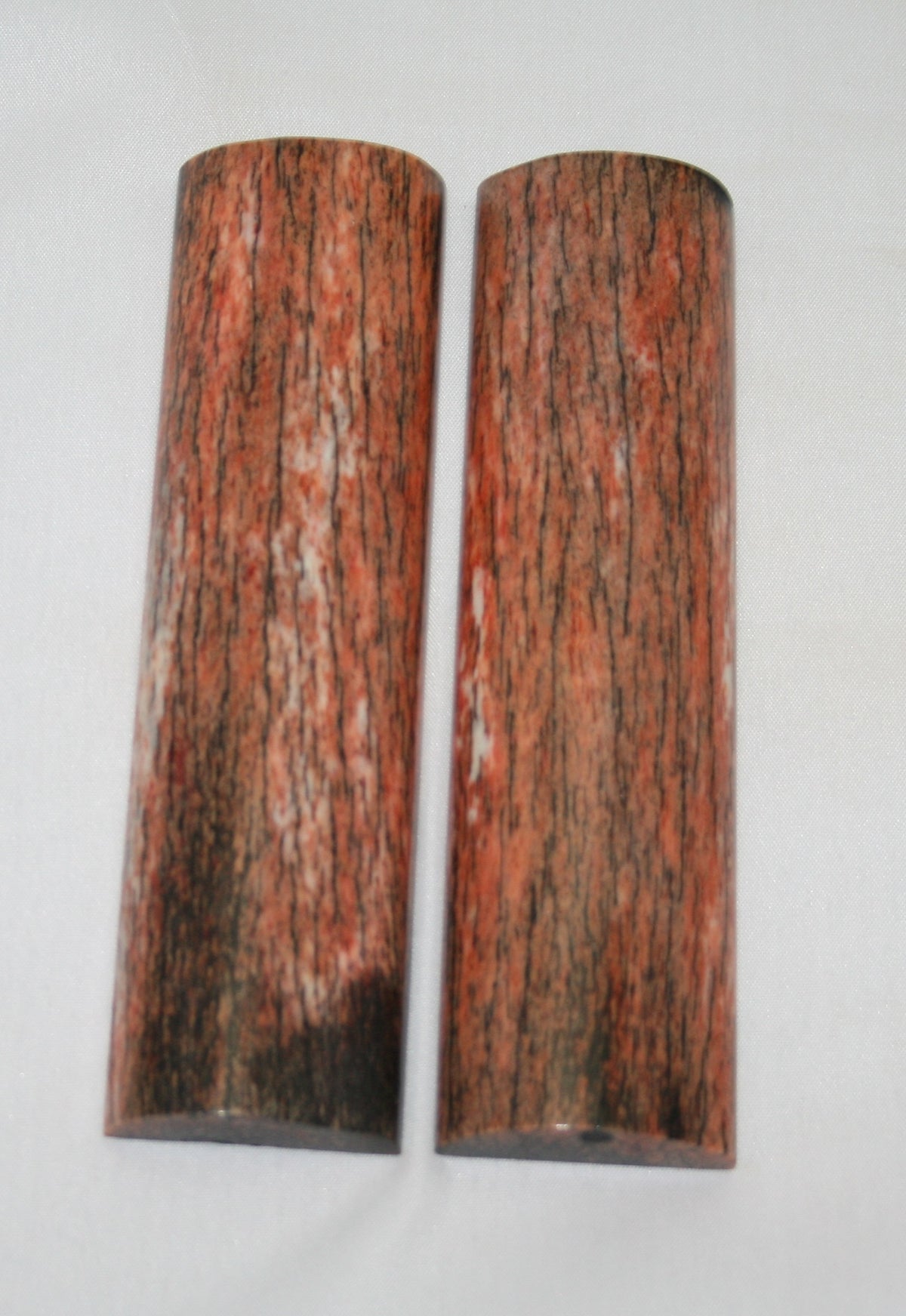 NB105S100 Giraffe Bone Scales