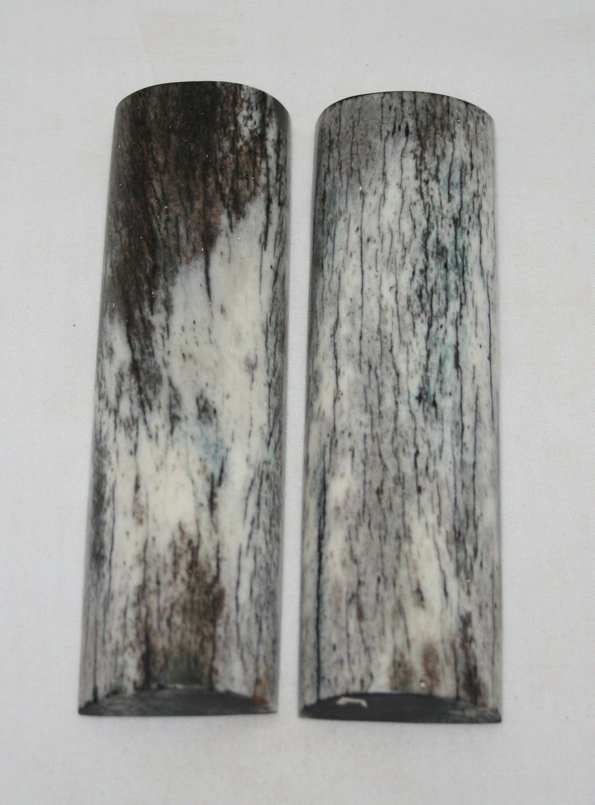 NB105S12 Giraffe Bone Scales