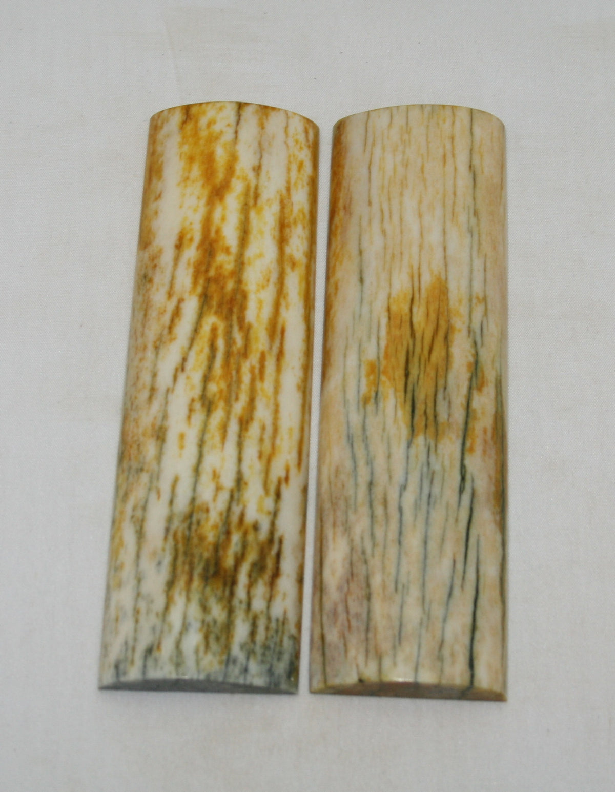 NB105S18  Giraffe Bone Scales