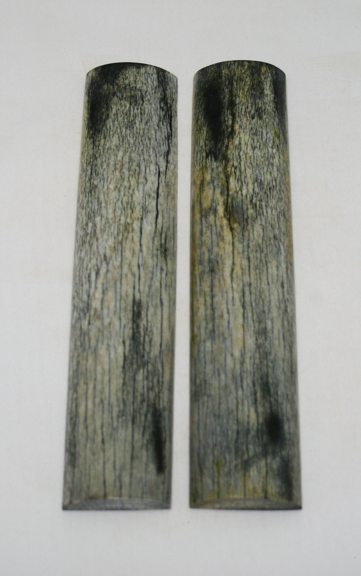 NB105S1  Giraffe Bone Scales