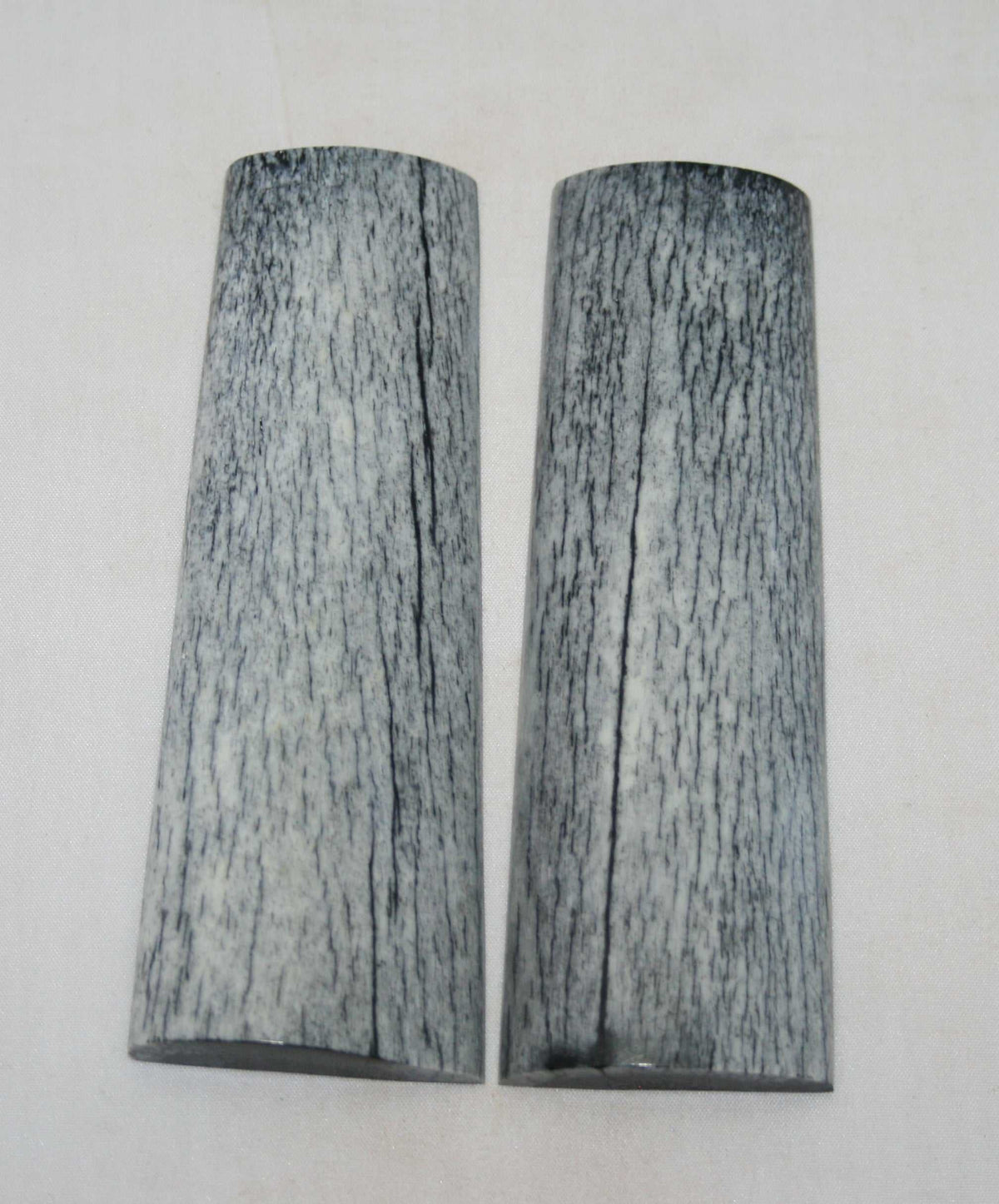 NB105S30 Giraffe Bone Scales