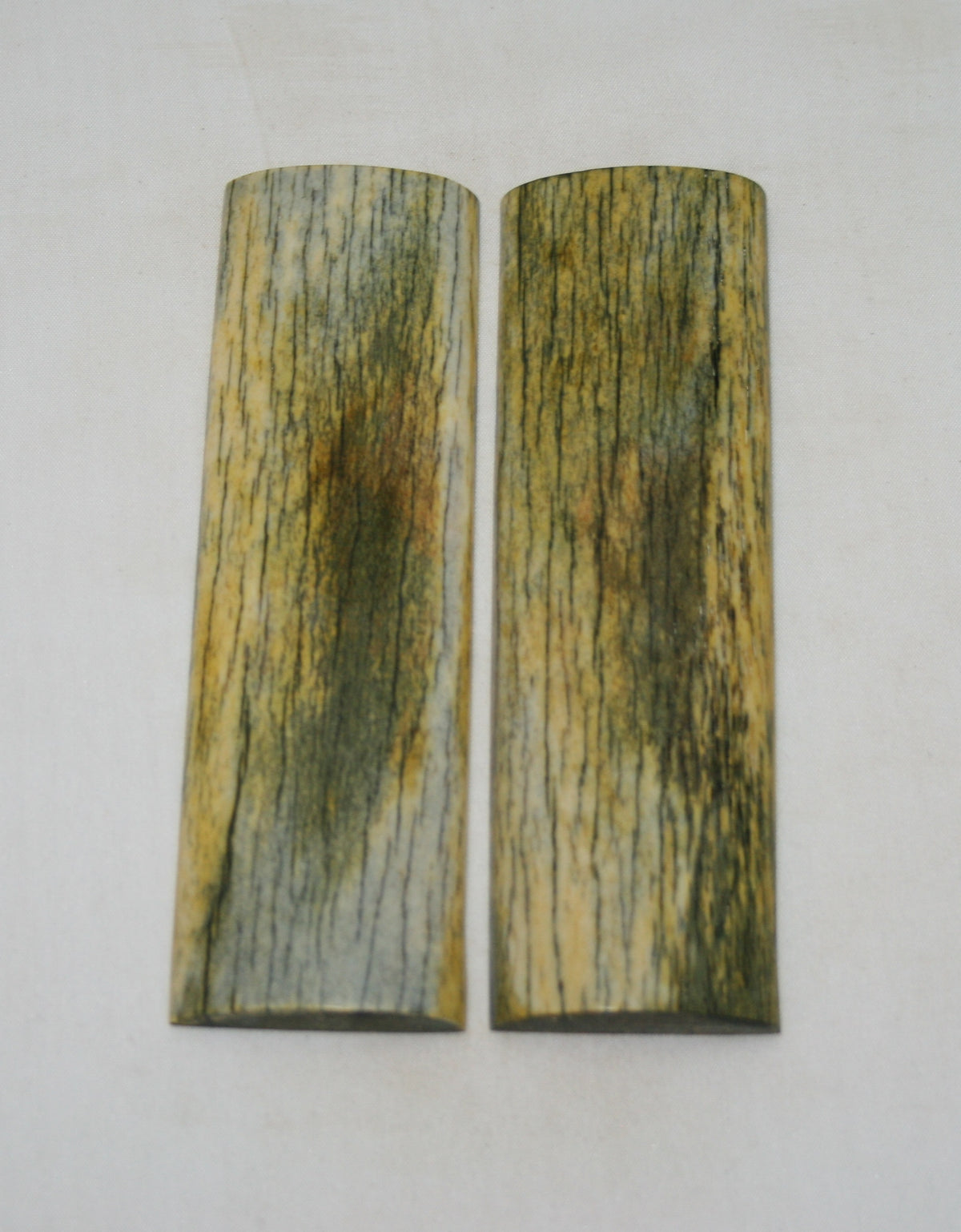 NB105S35  Giraffe Bone Scales