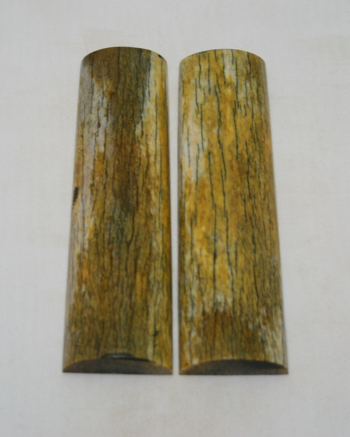 NB105S37  Giraffe Bone Scales