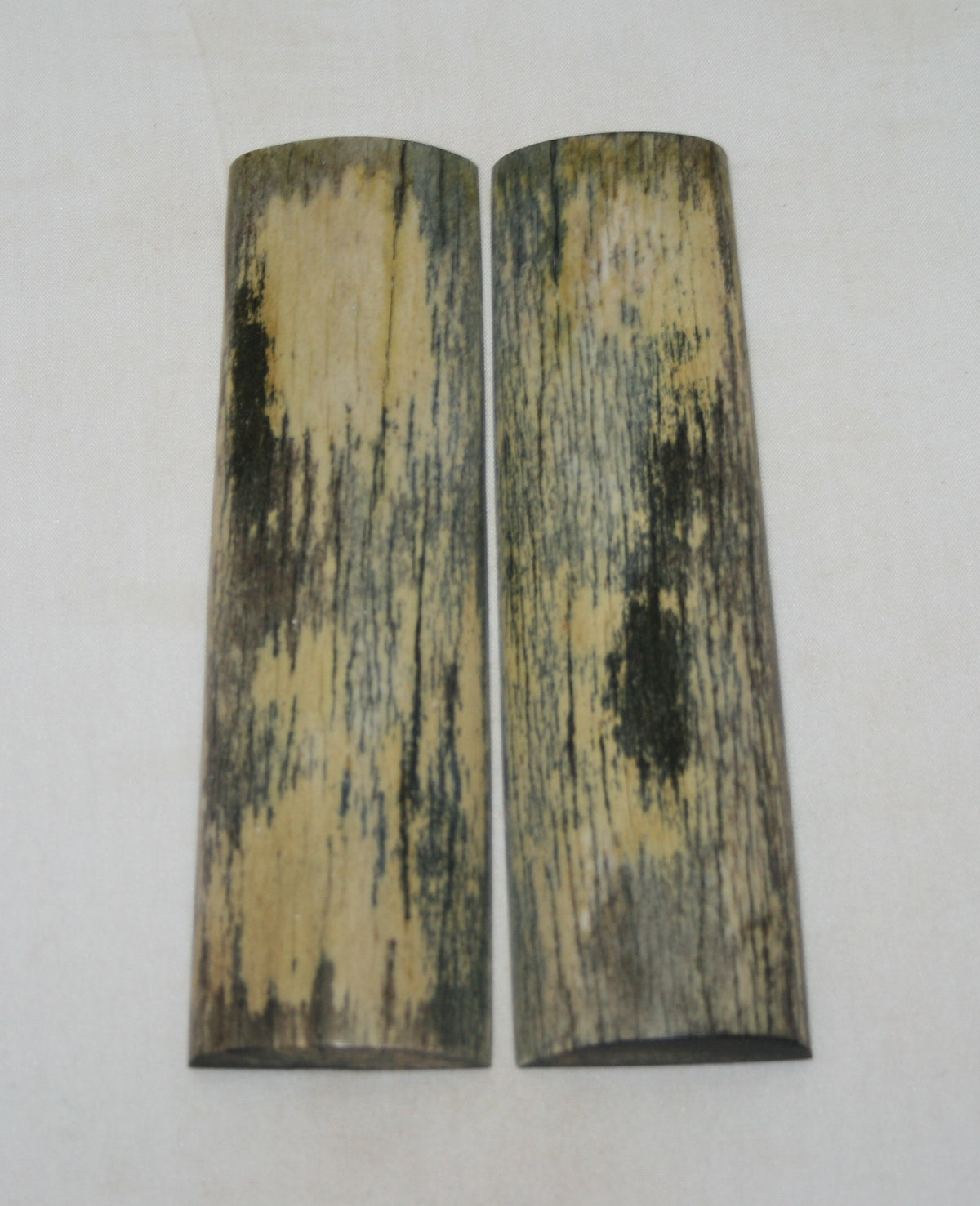 NB105S39  Giraffe Bone Scales