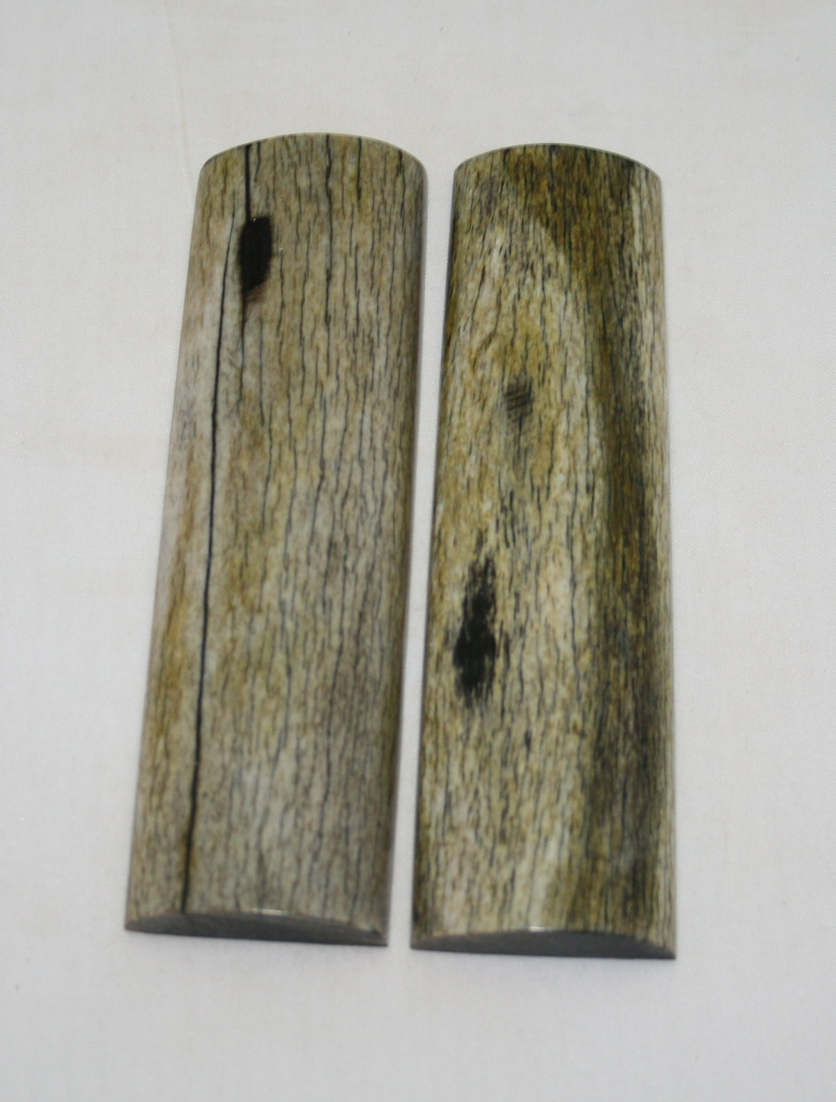 NB105S3  Giraffe Bone Scales