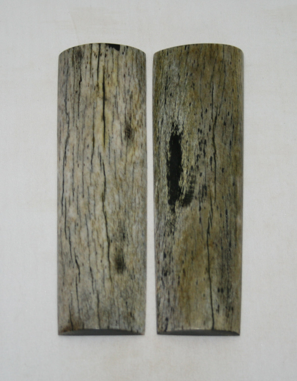 NB105S41 Giraffe Bone Scales