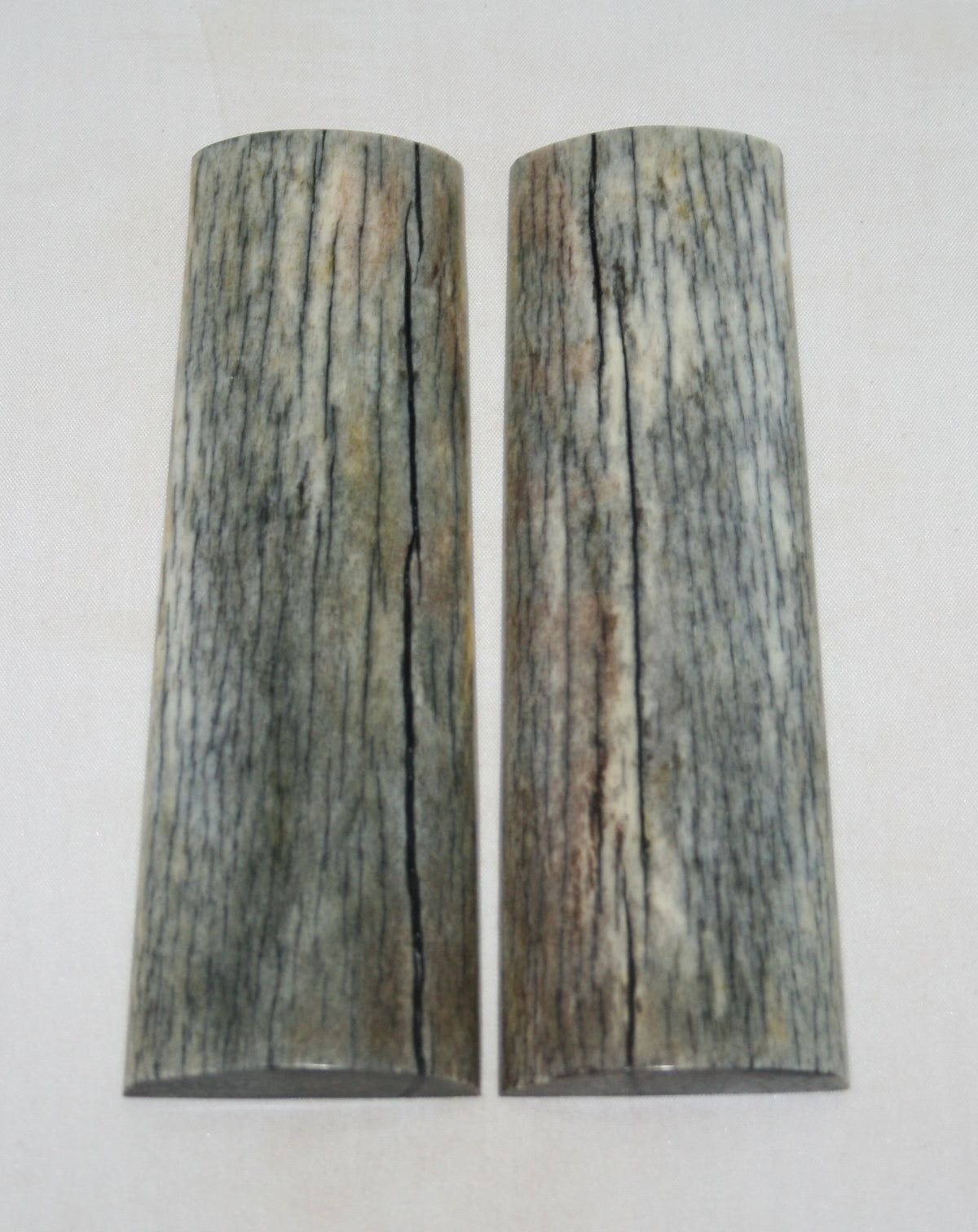 NB105S48  Giraffe Bone Scales