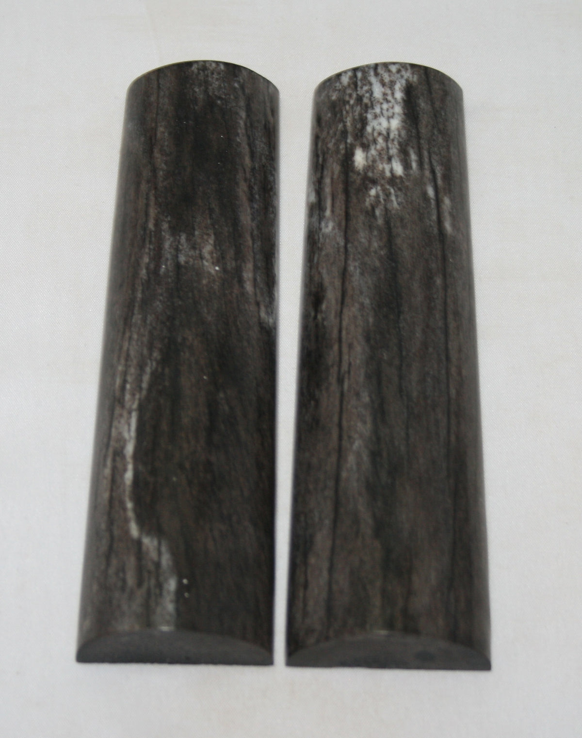 NB105S63 Giraffe Bone Scales