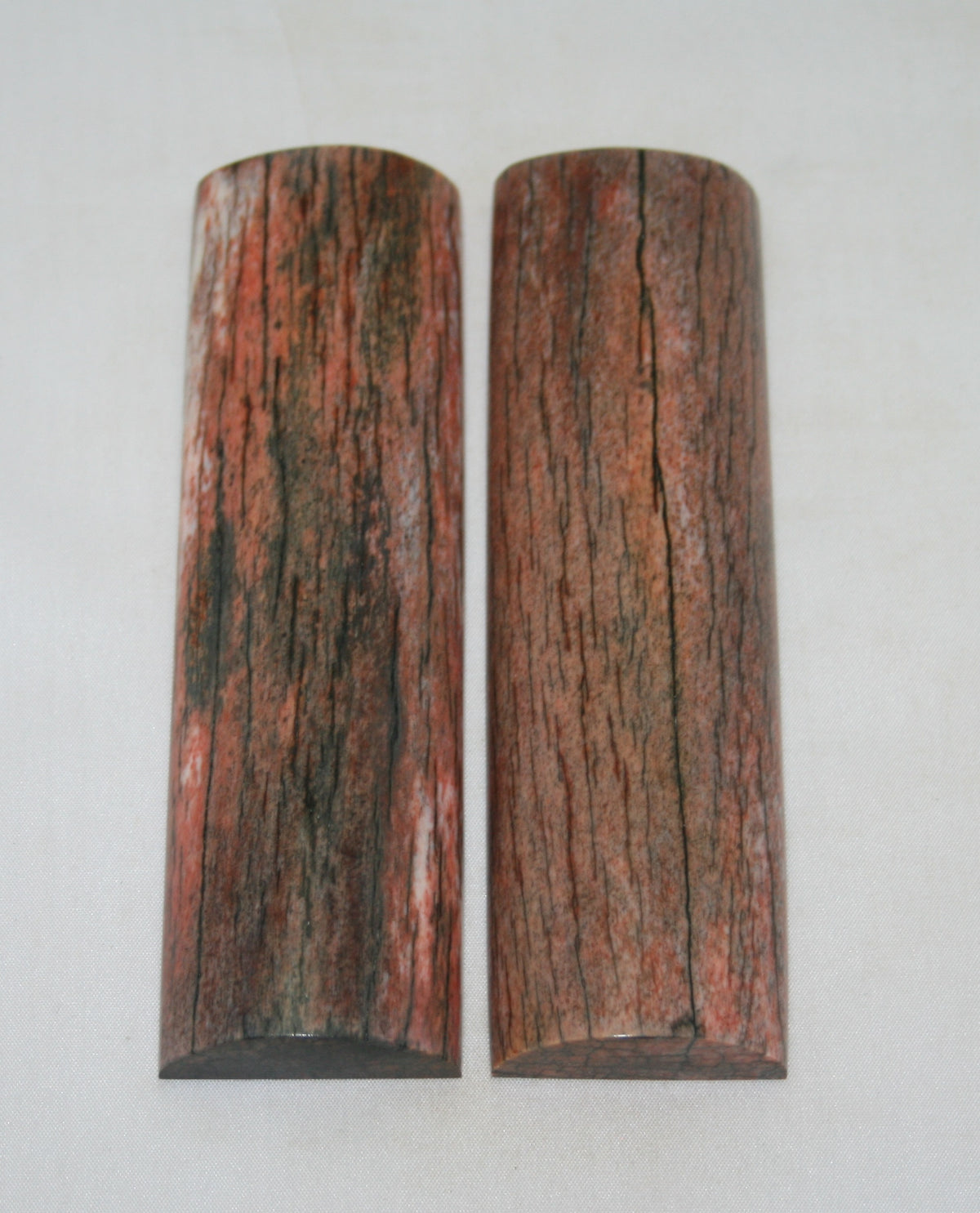 NB105S64  Giraffe Bone Scales