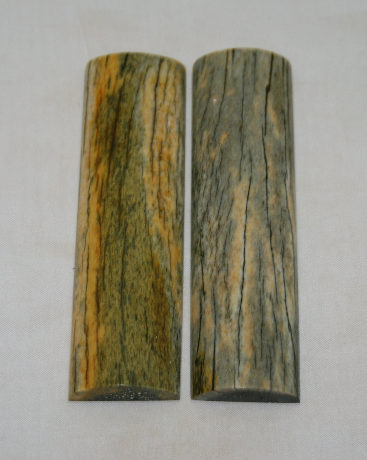 NB105S69 Giraffe Bone Scales