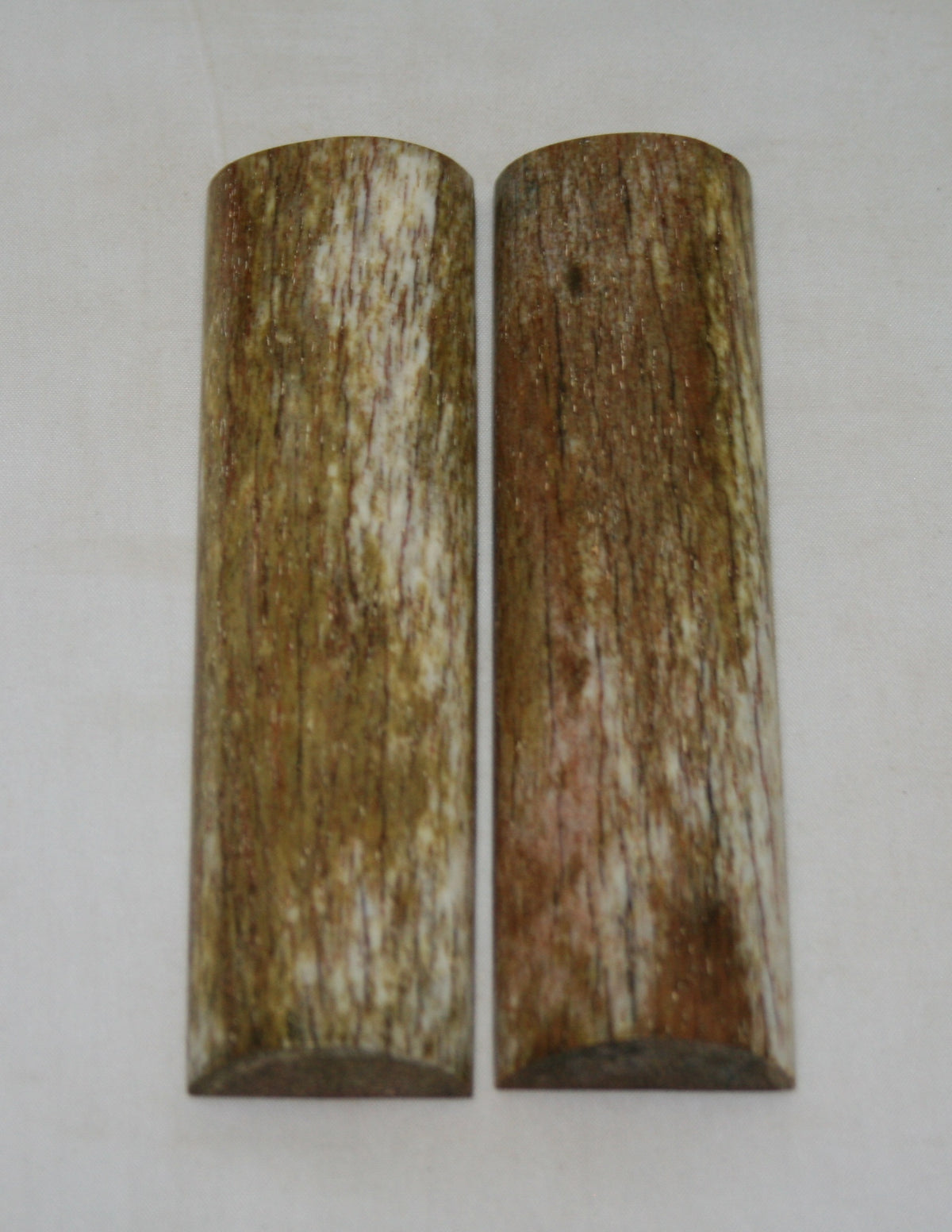 NB105S82 Giraffe Bone Scales