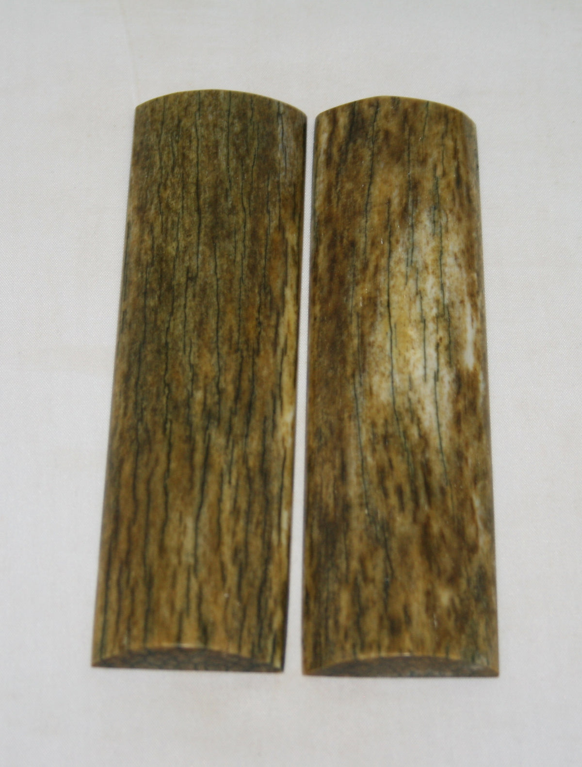 NB105S90 Giraffe Bone Scales