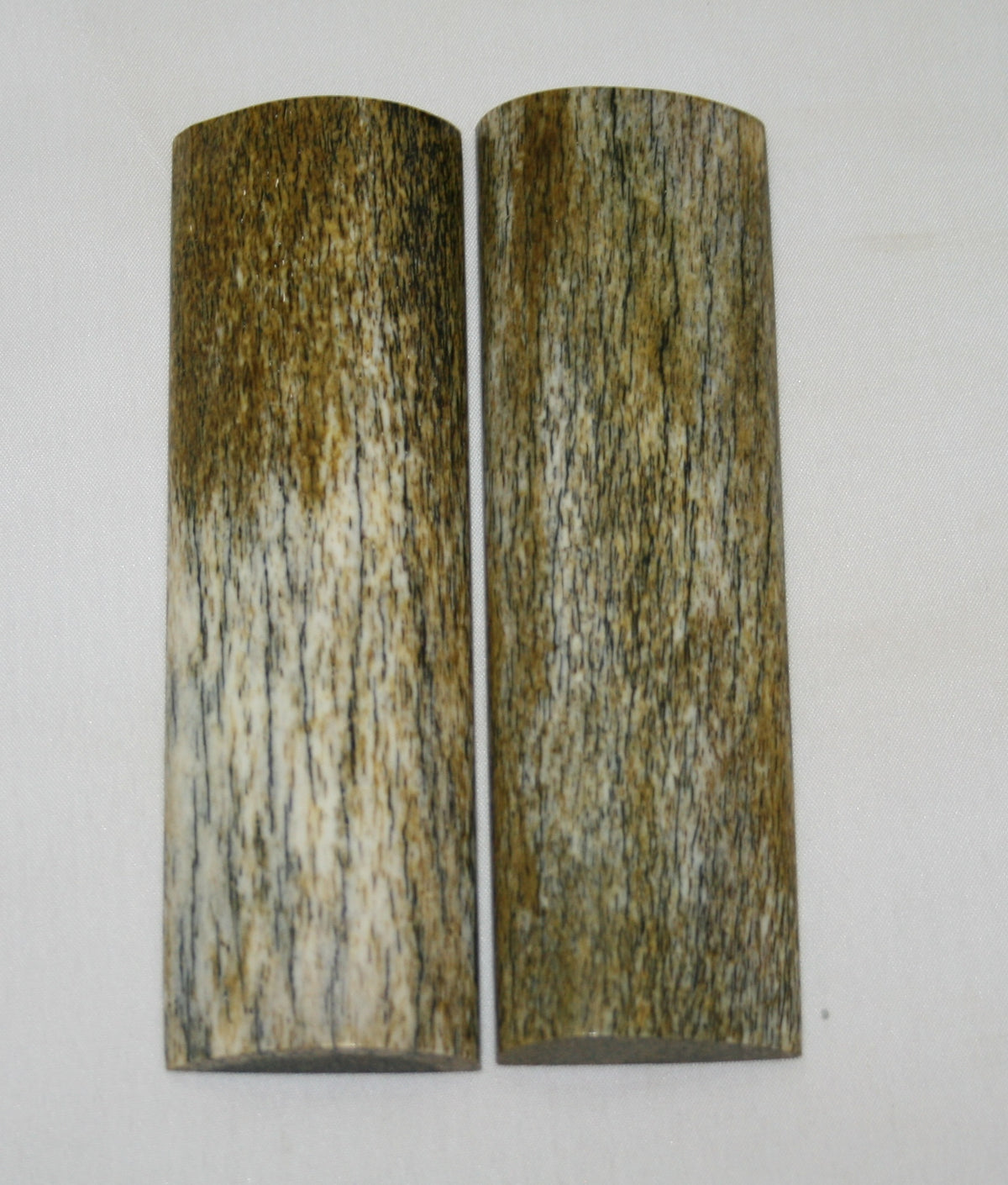 NB105S93 Giraffe Bone Scales