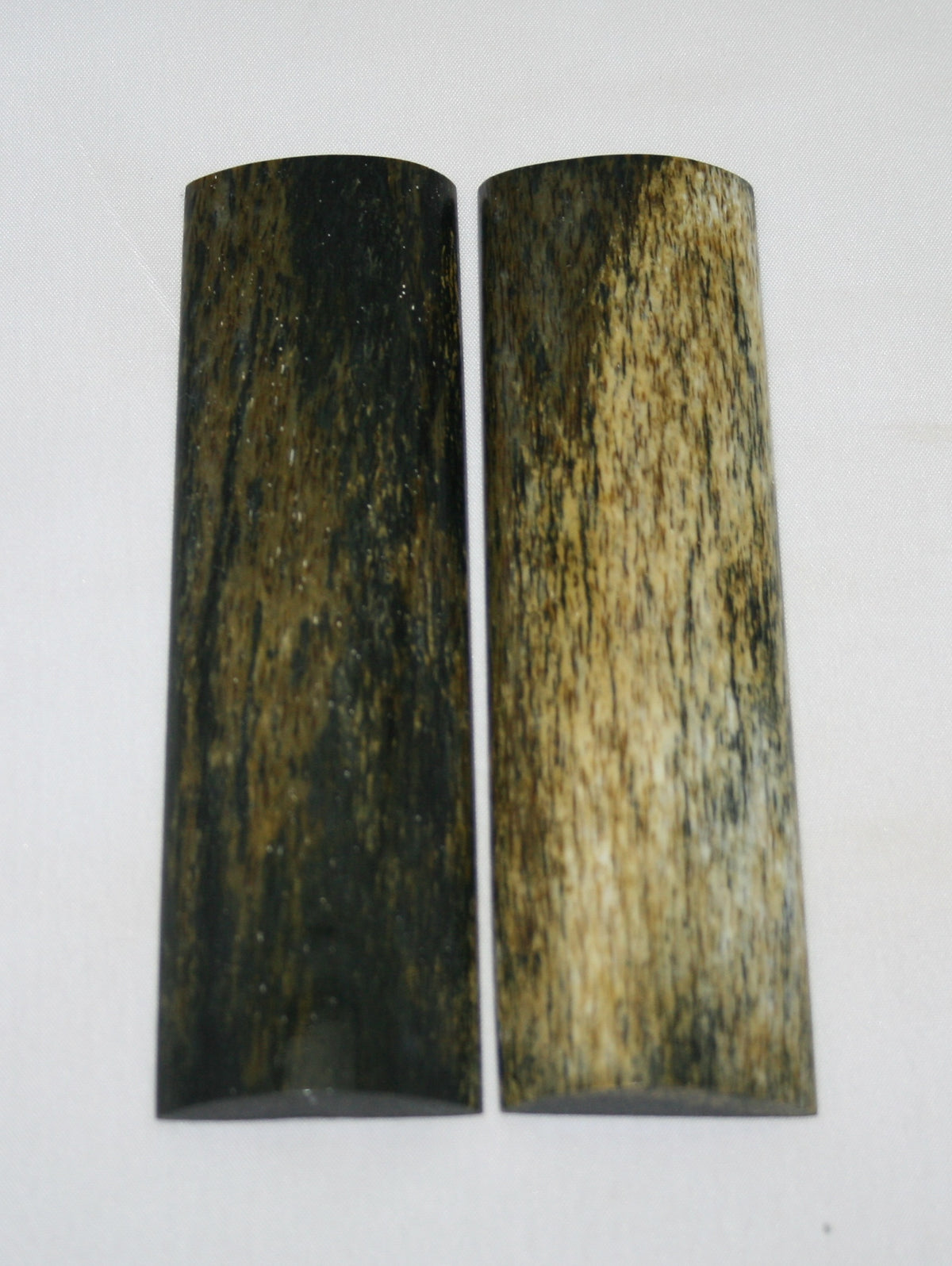 NB105S94 Giraffe Bone Scales