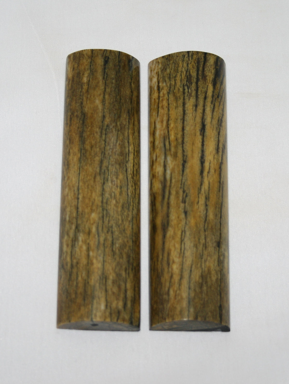 NB105S97 Giraffe Bone Scales