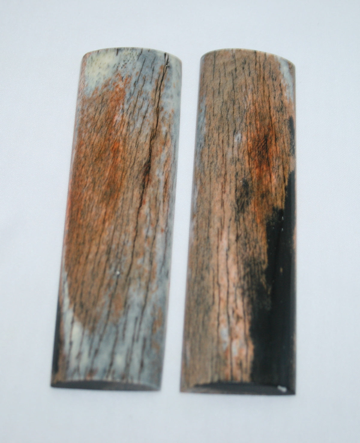 NB105T26 Giraffe Bone Scales