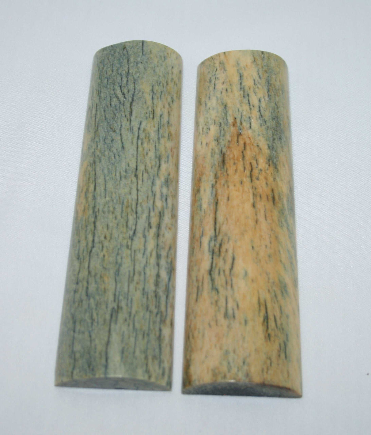 NB105T27 Giraffe Bone Scales