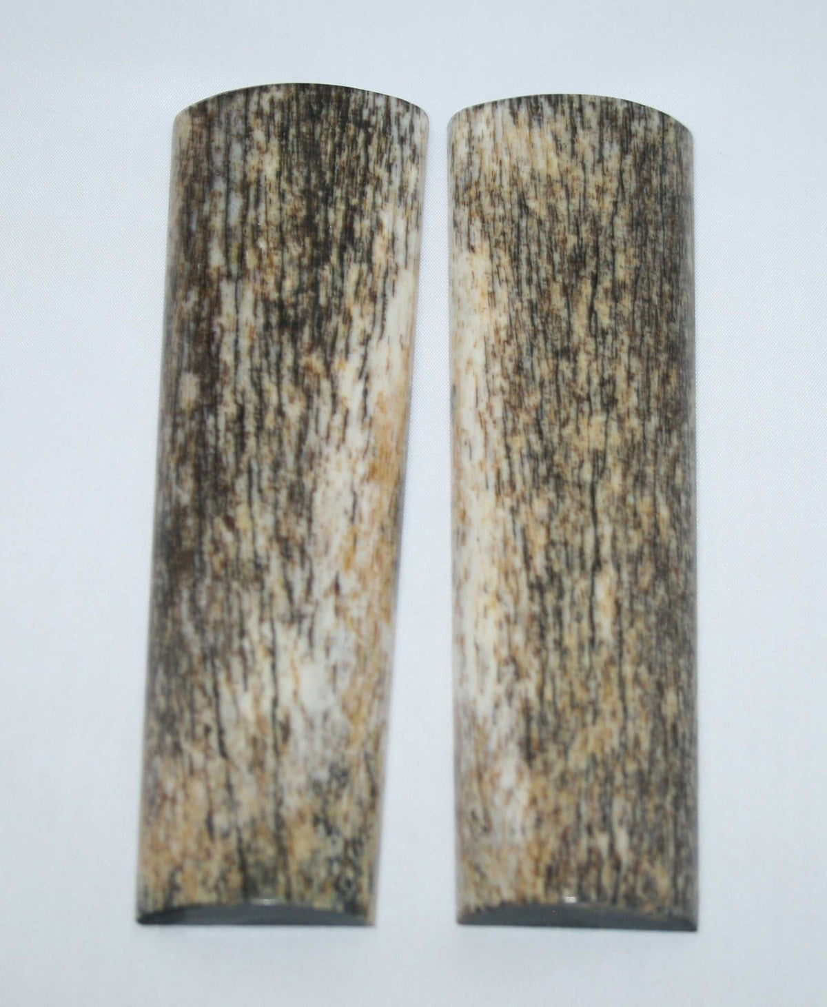 NB105T28 Giraffe Bone Scales