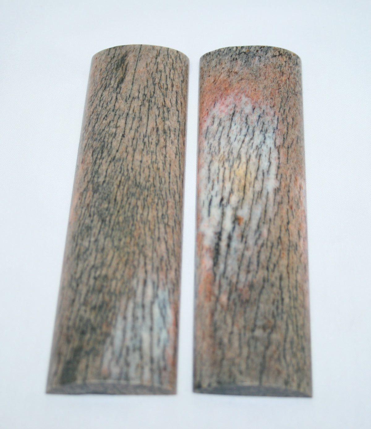 NB105T37 Giraffe Bone Scales