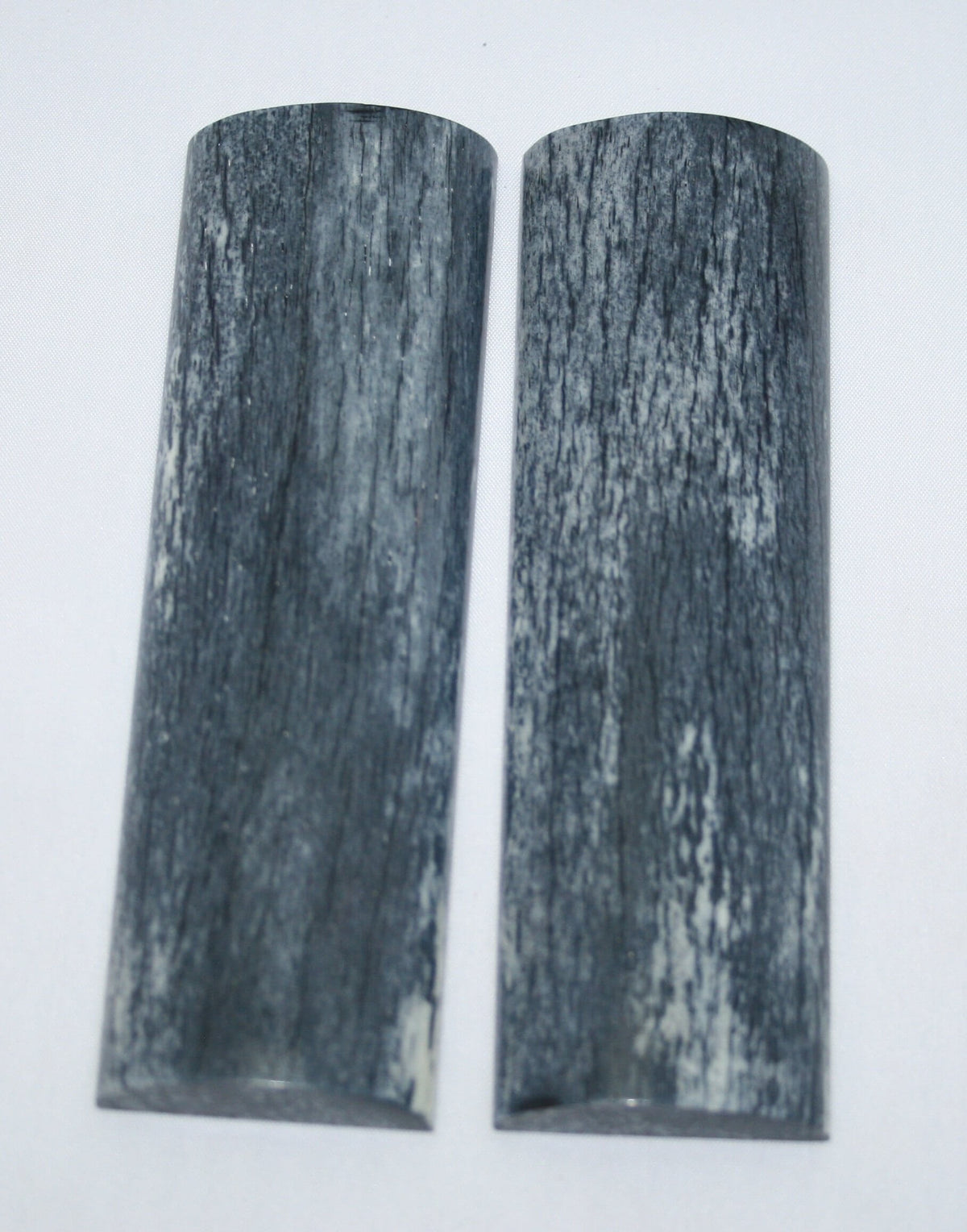 NB105T58 Giraffe Bone Scales