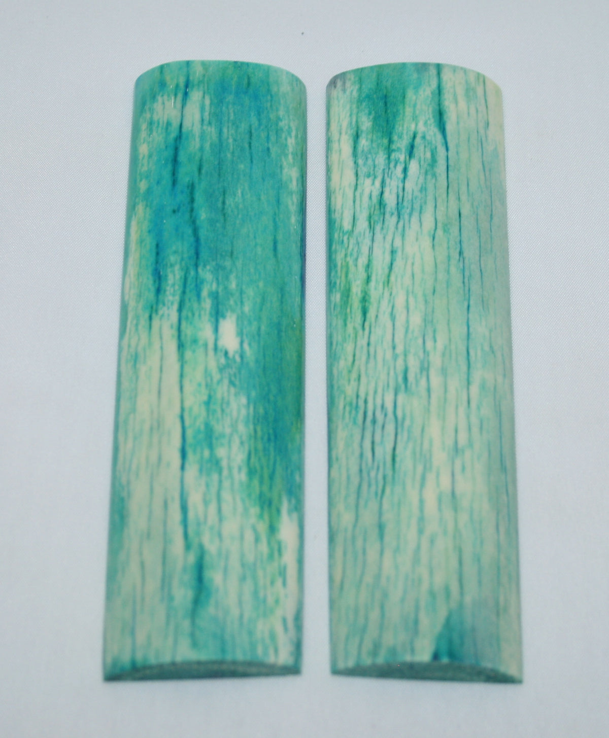 NB105T60  Giraffe Bone Scales