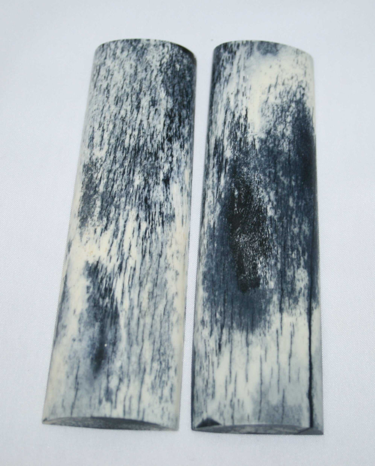 NB105T76 Giraffe Bone Scales