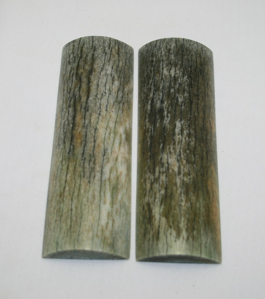 NB108F43 Giraffe Bone Scales Set