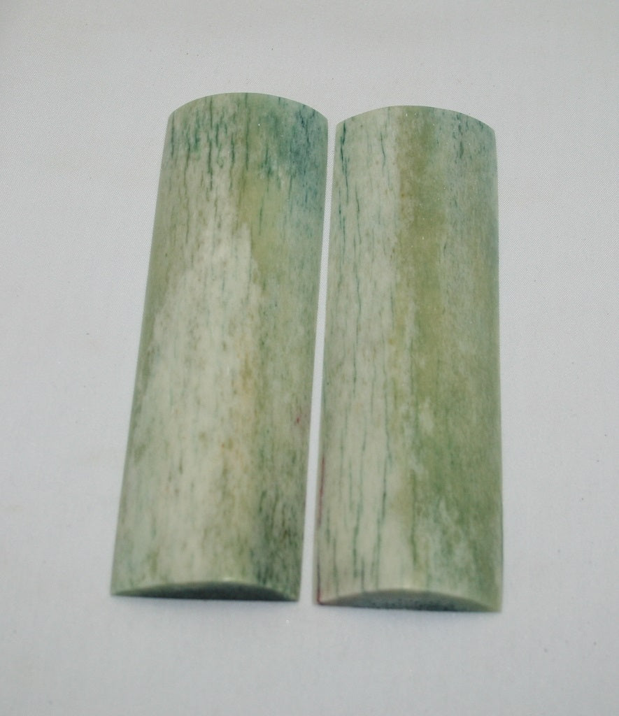 NB108F55 Giraffe Bone Scales Set