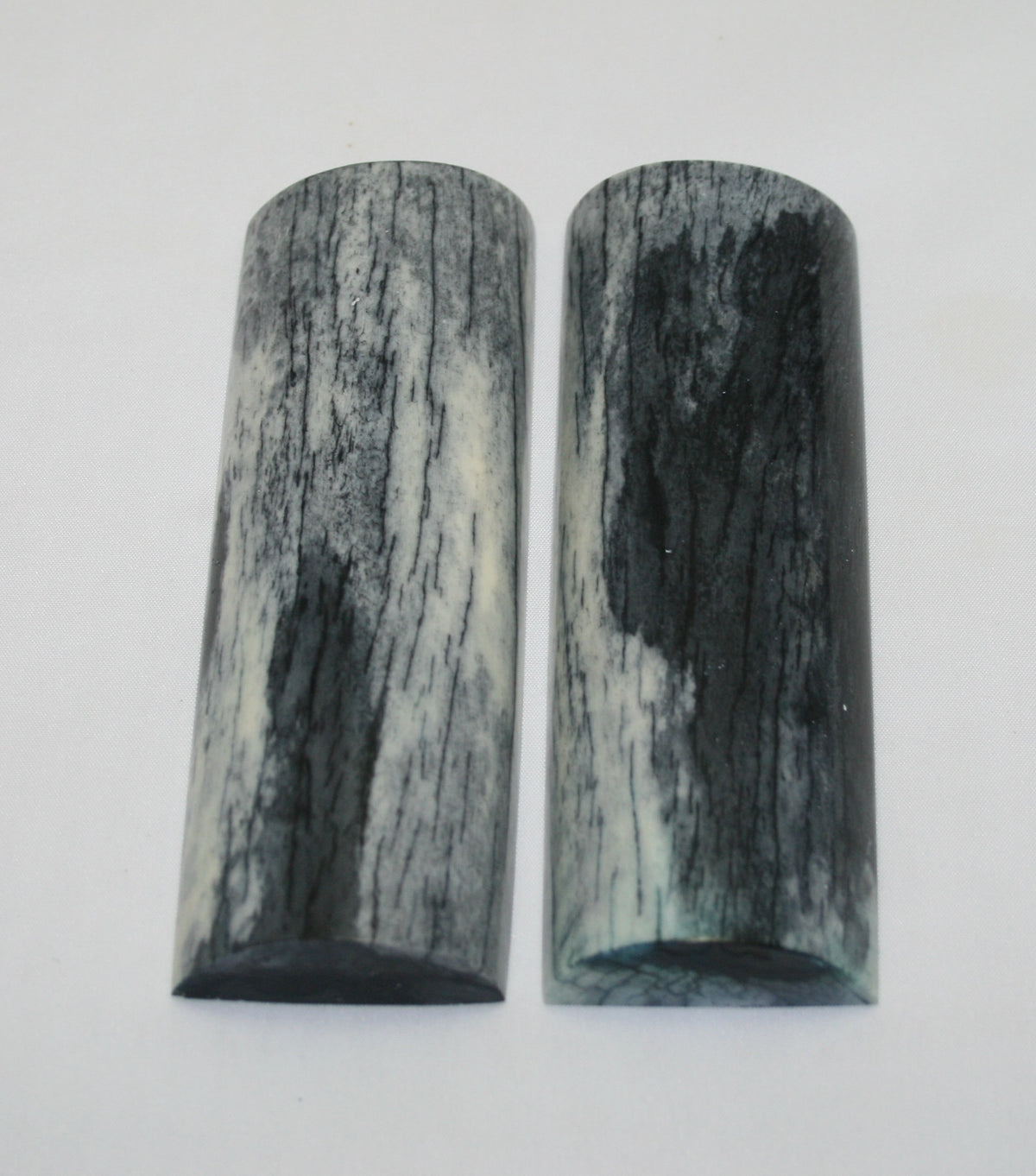 NB108LT27 Giraffe Bone Scales Set