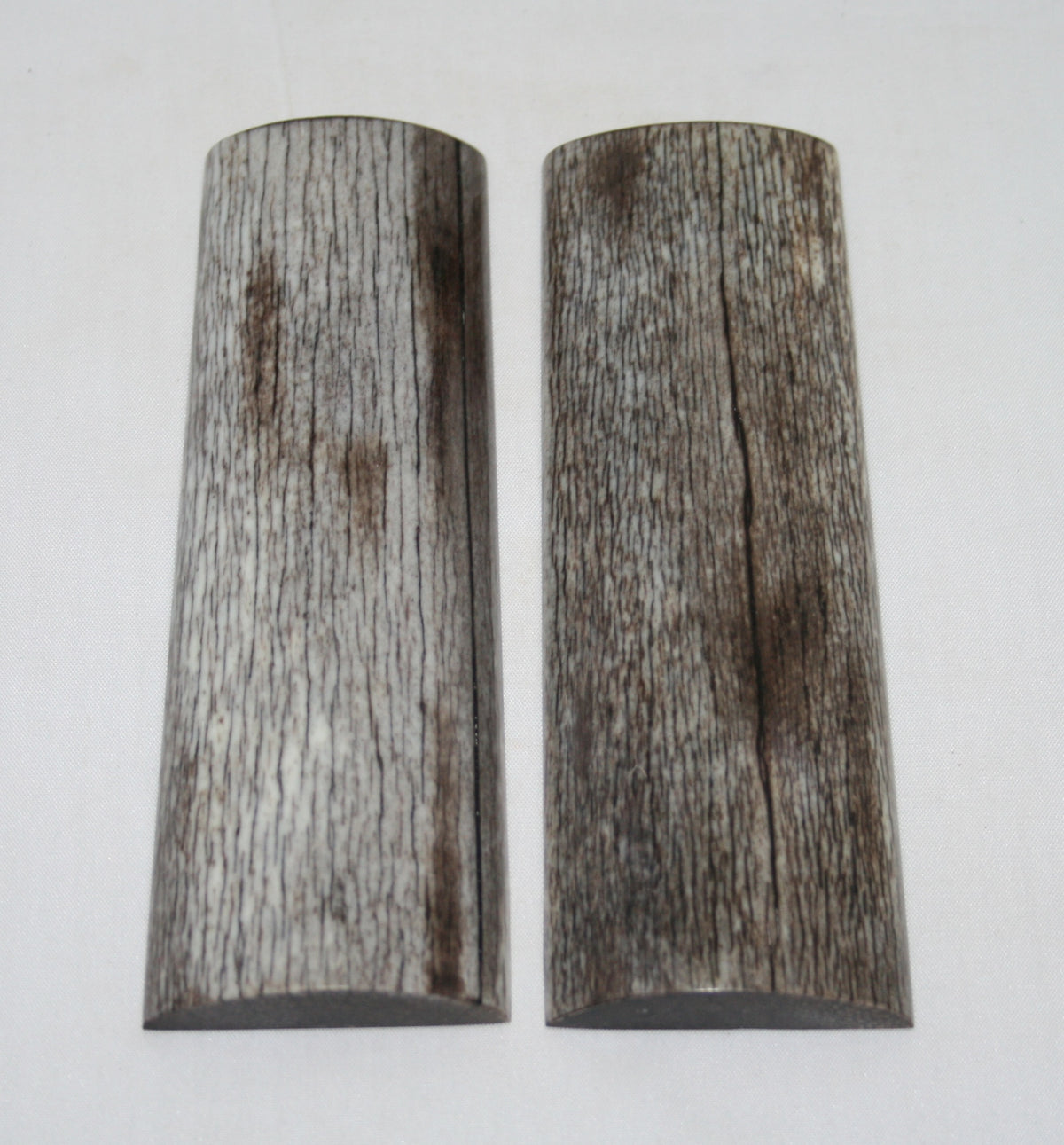 NB108L64 Giraffe Bone Scales Set