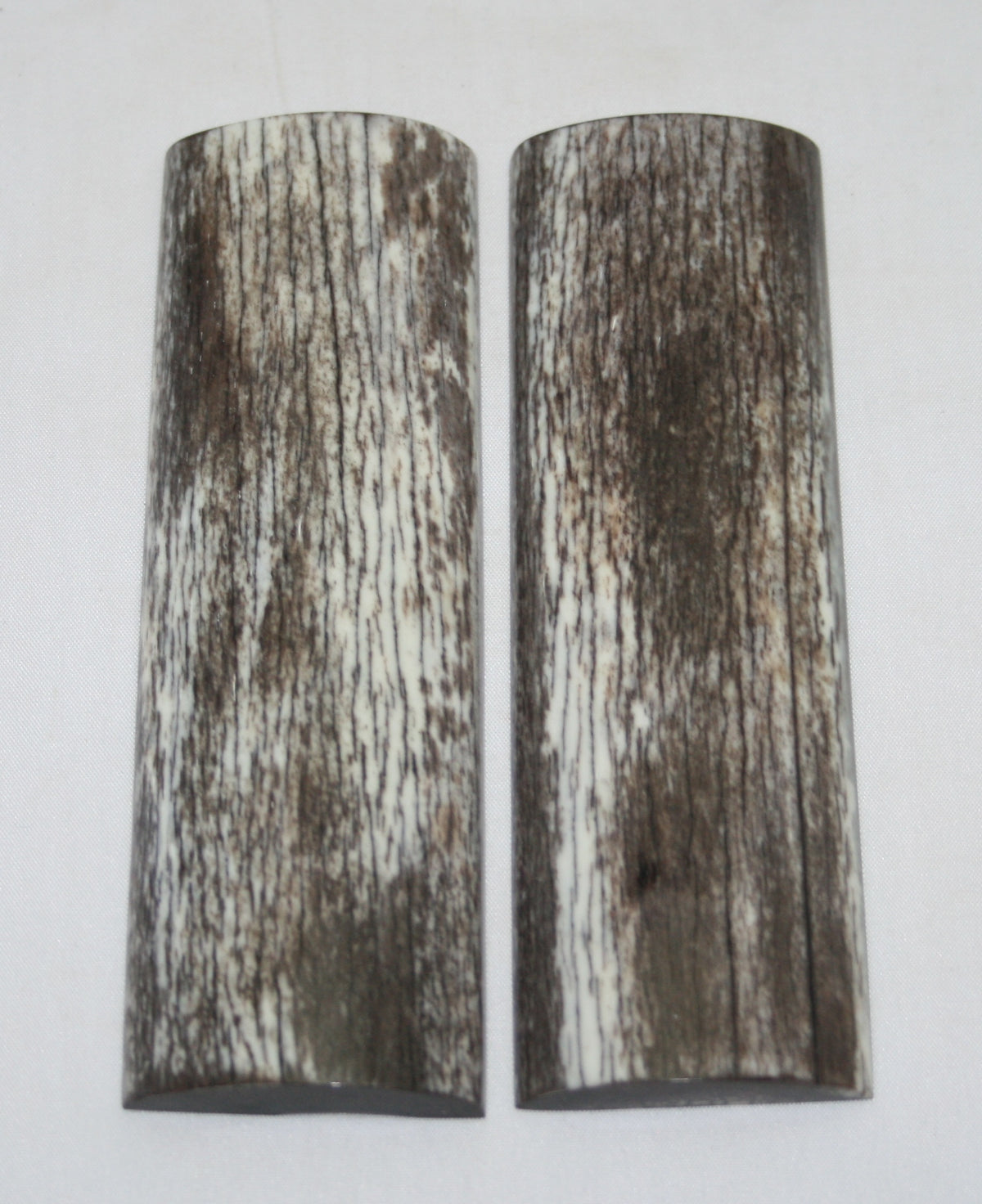 NB108L71 Giraffe Bone Scales Set