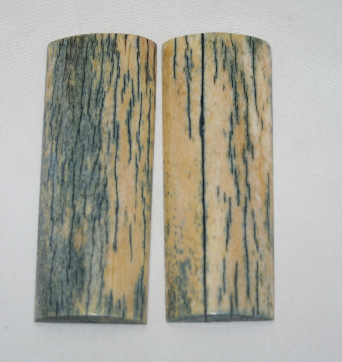 NB108L79 Giraffe Bone Scales Set