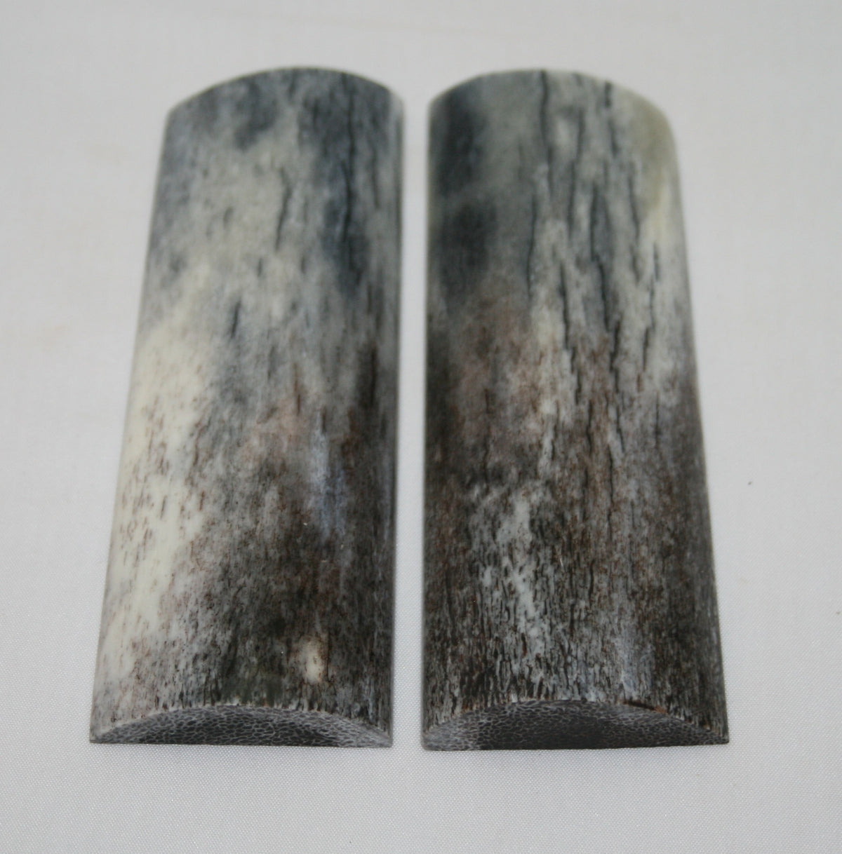 NB108M119 Giraffe Bone Scales