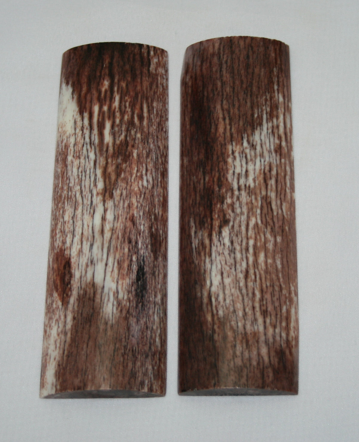 NB108N28 Giraffe Bone Scales Set