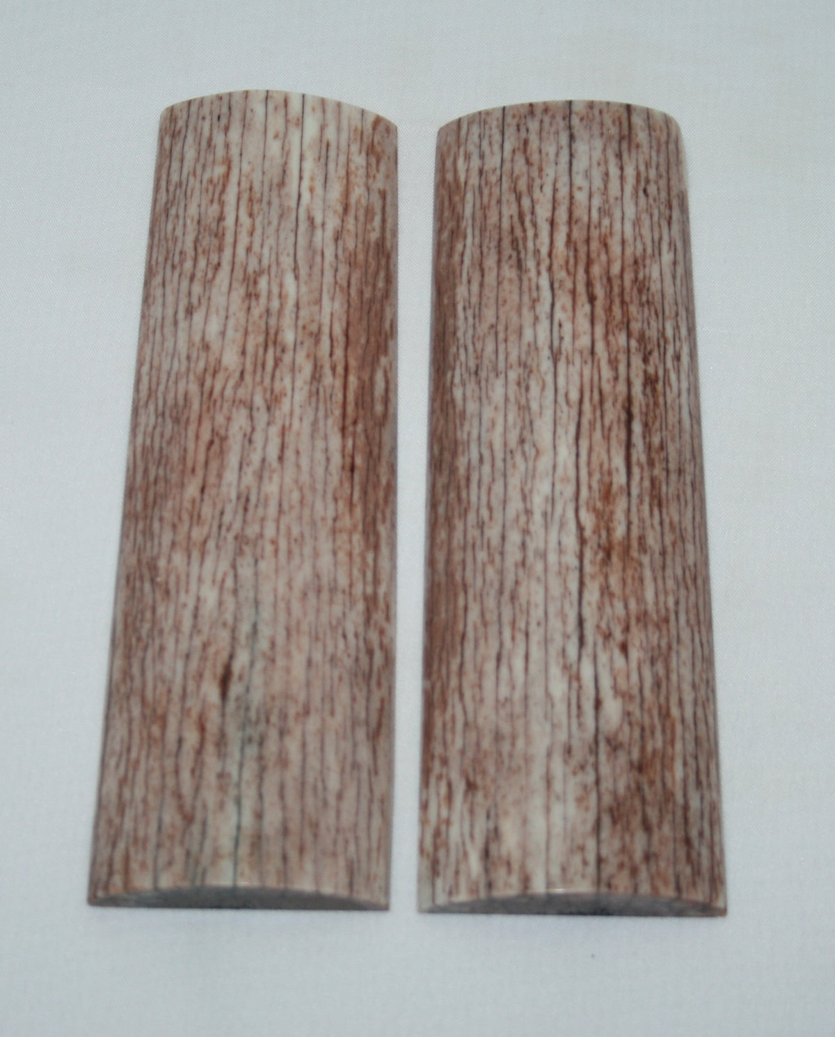 NB108N71 Giraffe Bone Scales Set