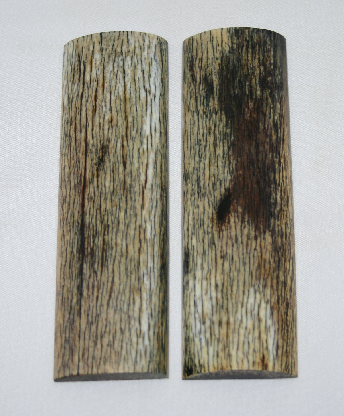 NB108N89 Giraffe Bone Scales Set