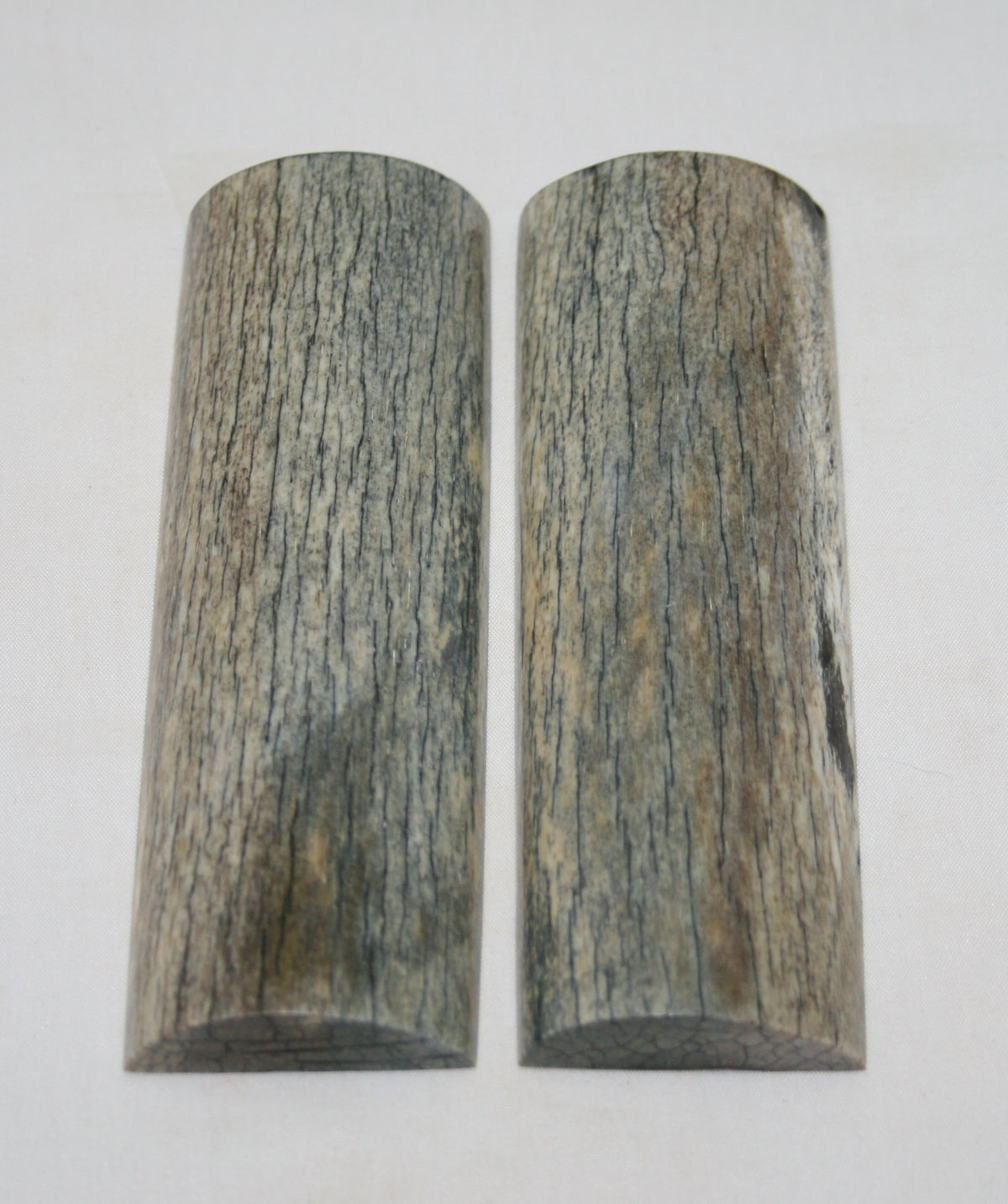 NB108S10 Giraffe Bone Scales