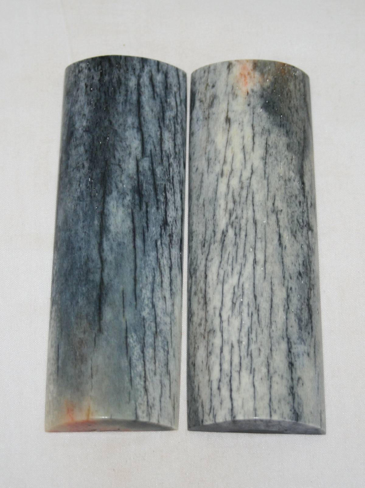 NB108S176 Giraffe Bone Scales